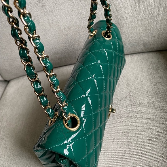 SOLD Chanel medium double flap in green patent leather gold hardware - Picture 3 of 12